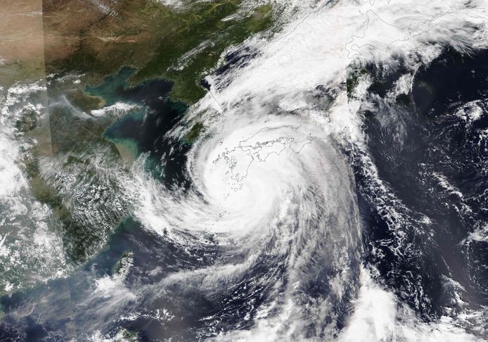 Typhoon Nanmadol razend over het zuiden van Japan afgelopen weekend.