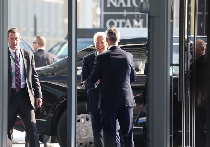 Biden kwam donderdag rond 10 uur aan in het NAVO-hoofdkwartier.
