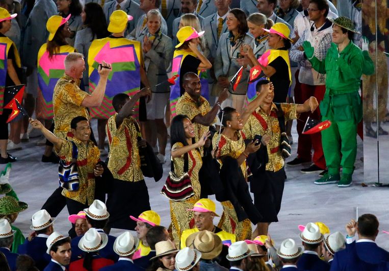 De atleten van Papoea-Nieuw-Guinea hebben zelfs bijhorende handtassen (voor vrouwen EN mannen) Beeld EPA