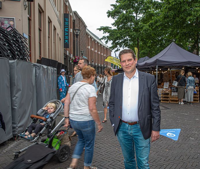 De dinsdagavonden na een persconferentie van het kabinet waren de afgelopen periode heftig voor economiewethouder René de Heer van Zwolle. Hij werd bestookt met berichtjes van bezorgde en boze ondernemers en voelde zich soms machteloos.