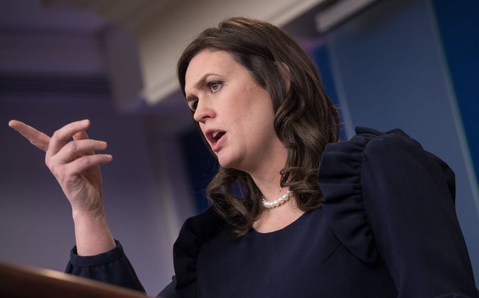 Sarah Sanders tijdens het persmoment vandaag.