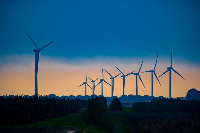 Windturbines van ruim 200 meter hoogte in Flevoland.