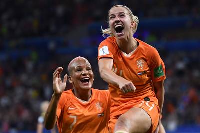 Groenen schiet Oranje na thriller naar historische WK-finale