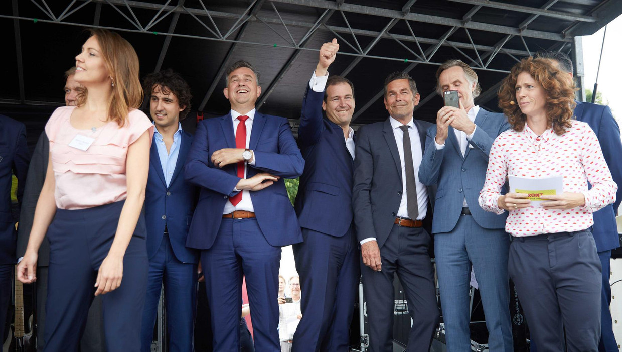 Lodewijk Asscher (midden) tijdens een demonstratie van docenten op het Haagse Malieveld voor meer salaris. Beeld anp