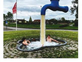 Al 250.000 keer bekeken op TikTok. Kortrijkse jongeren douchen onder zwevende kraan in Ieper: “Kregen veel toffe reacties van voorbijgangers”