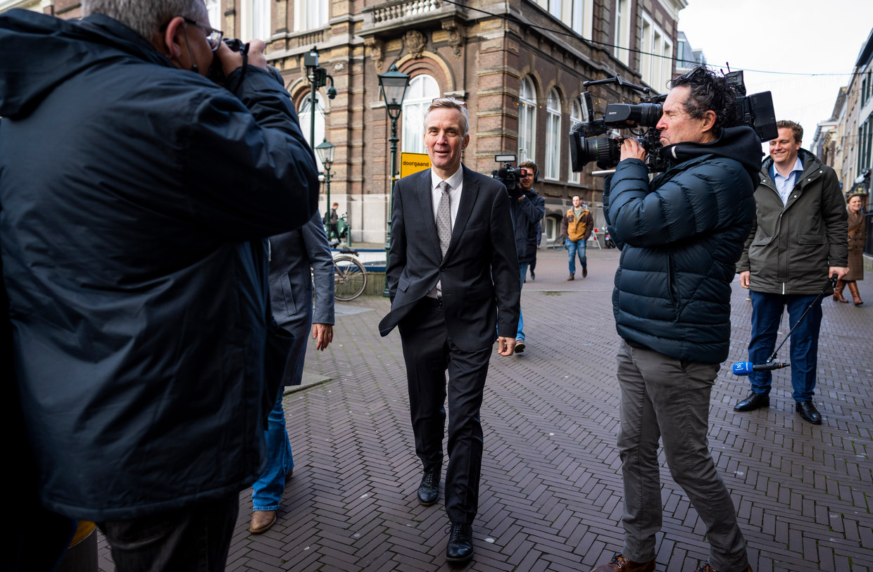 Voordat Eric van der Burg in januari 2022 aantrad als staatssecretaris Asiel en Migratie was hij 32 jaar actief in de Amsterdamse politiek. Beeld Freek van den Bergh / de Volkskrant