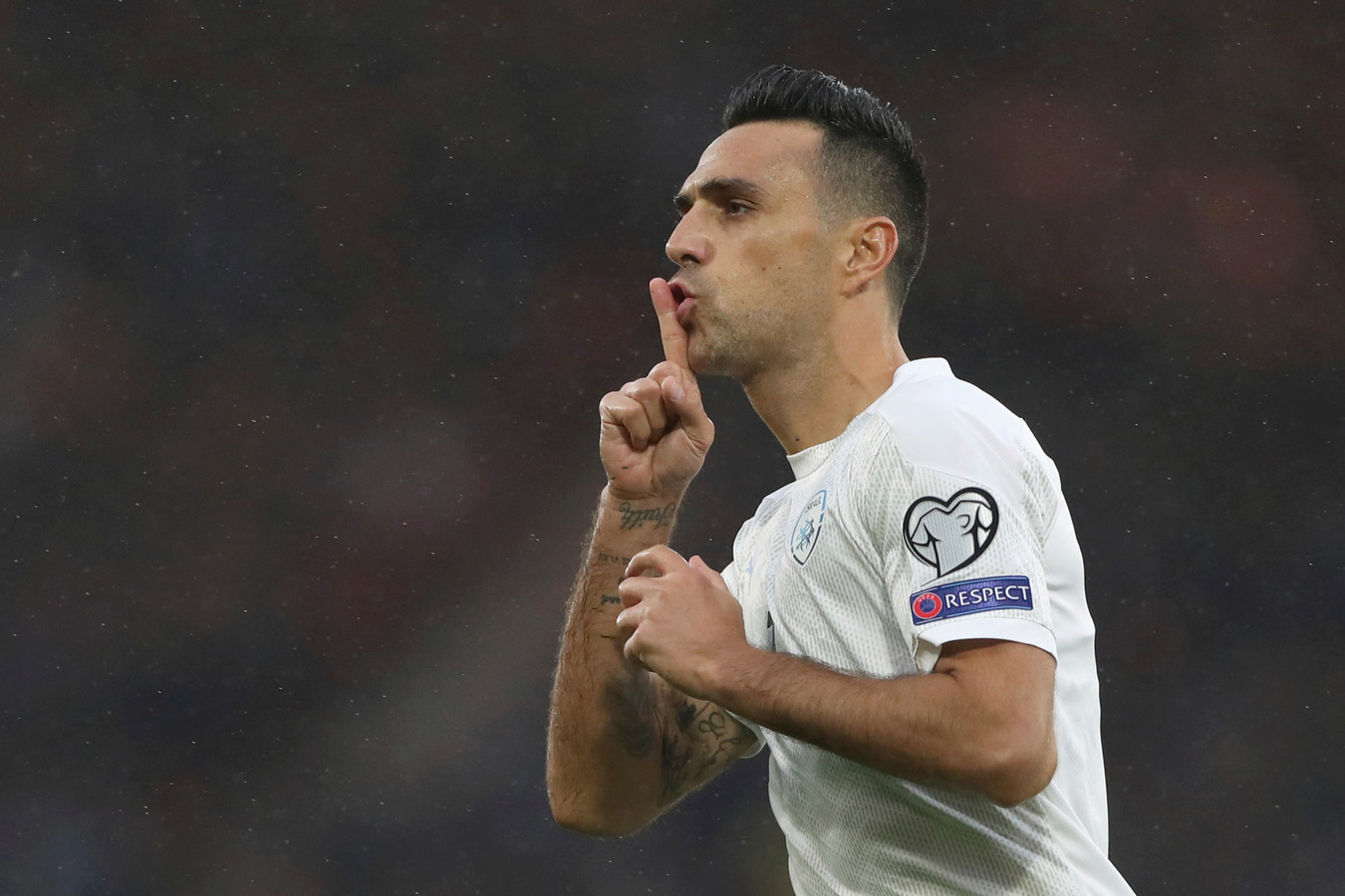 Oud-PSV'er Eran Zahavi weigert hotelkamer te delen met teamgenoot en ...