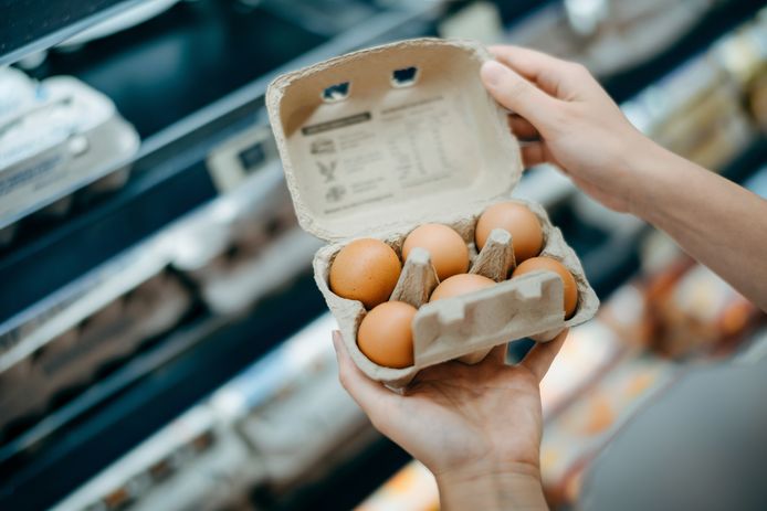 "De meeste bacteriën en schimmels zullen in de eerste plaats de de smaak van je ei bederven", zegt professor Devlieghere.