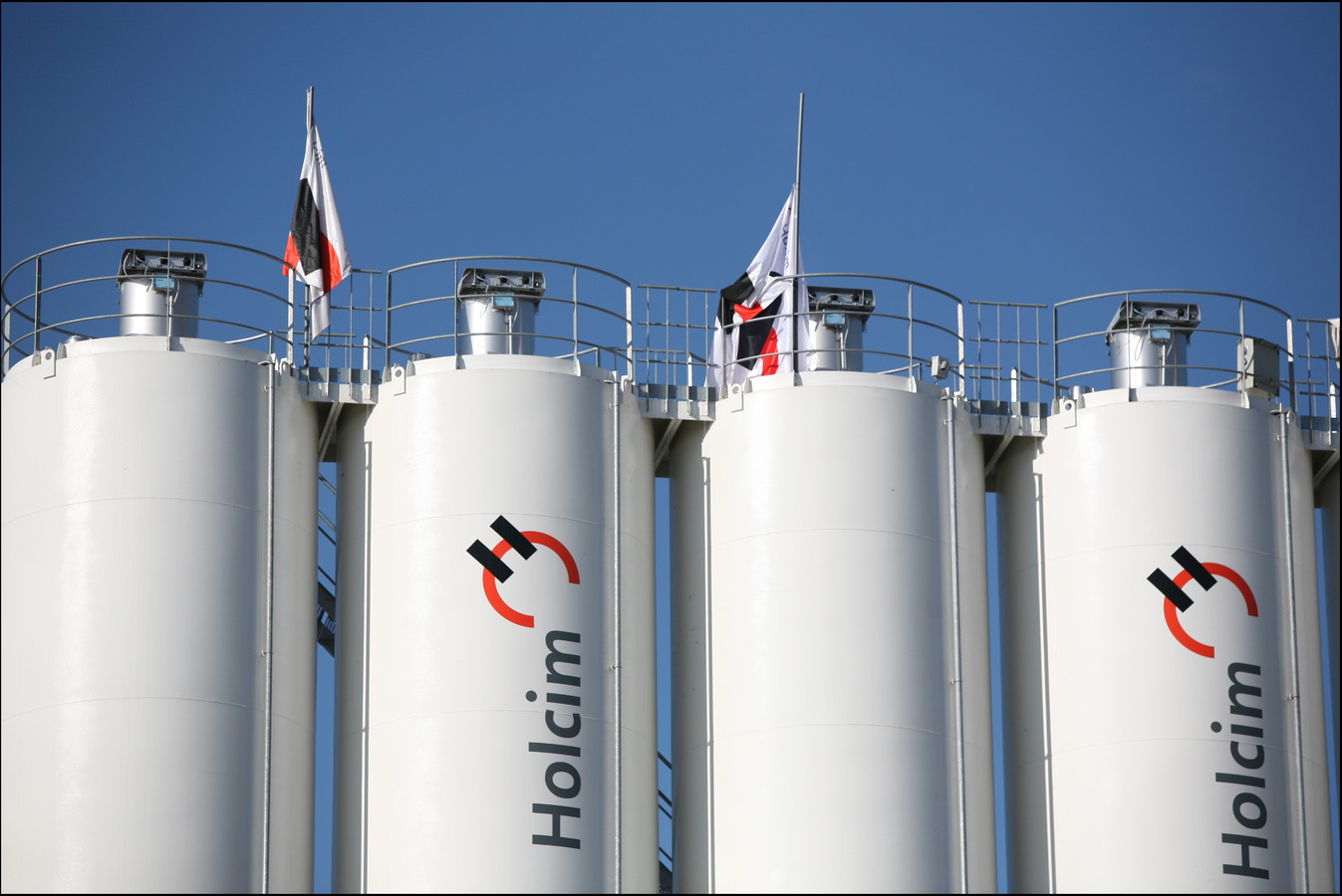 Le cimentier suisse, Holcim.





PICTURE NOT INCLUDED IN THE CONTRACT