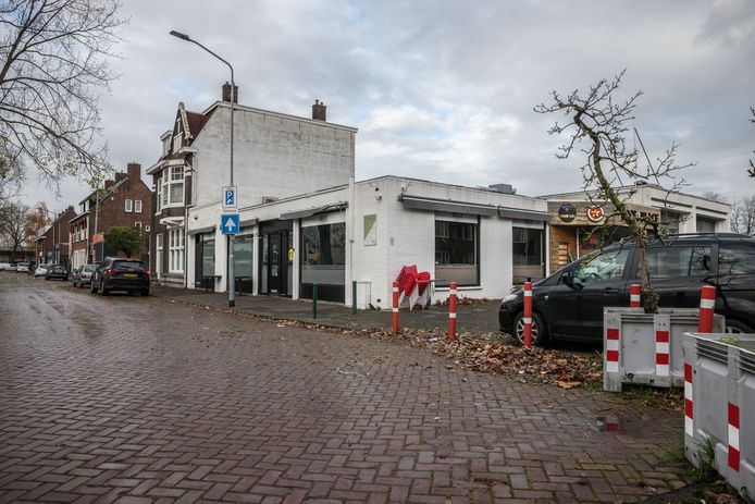 Eetcafé Deli Italiani in de wijk Belcrum in Breda is verzegeld door de gemeente.
