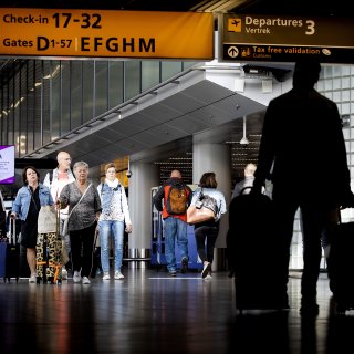New technology tested at Schiphol: Wi-Fi signals detect people even behind walls
