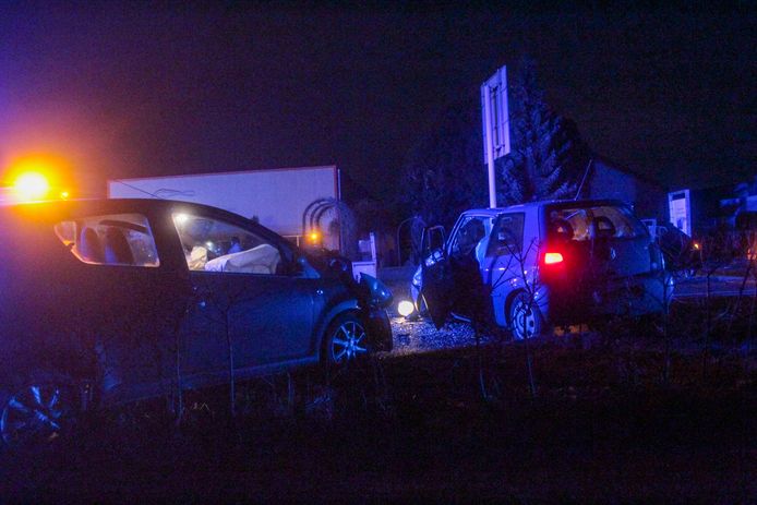 Twee auto's op elkaar geklapt tussen Zutphen en Baak.