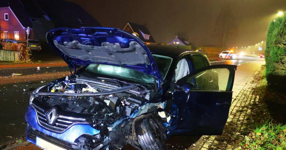 Twee gewonden bij botsing in Velddriel, waarvan één zwaargewond.