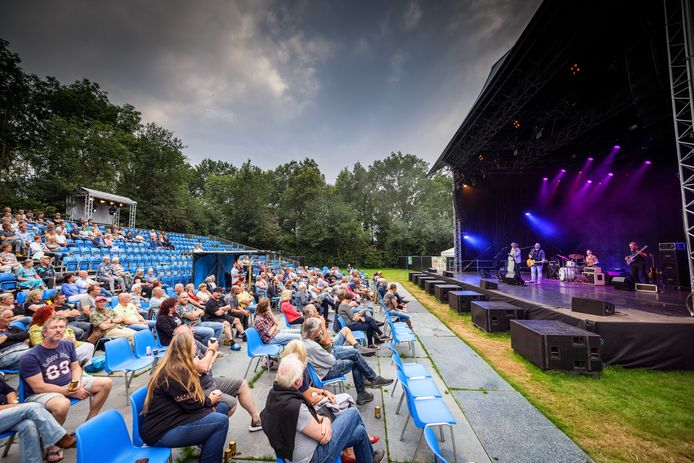 Zaterdagavond was het laatste optreden van het seizoen bij openluchttheater Tolhekke in Basse.