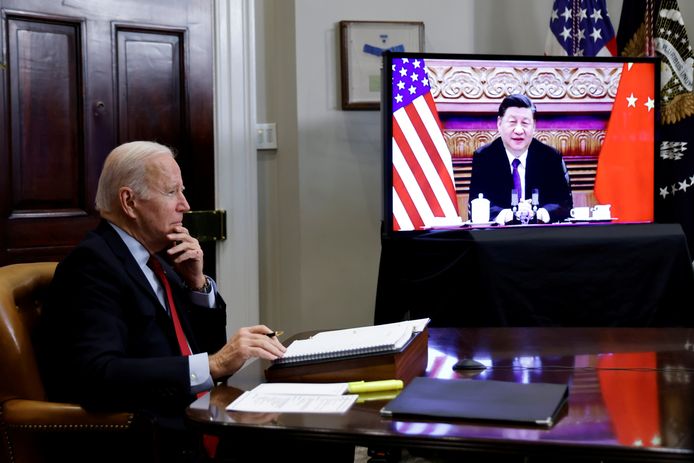 De Amerikaanse president Joe Biden tijdens een online gesprek met zijn collega Xi Jinping in november vorig jaar.