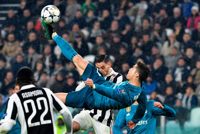 Heenmatch kwartfinale Champions League: Cristiano Ronaldo scoort met een onwaarschijnlijke omhaal in Juventus.