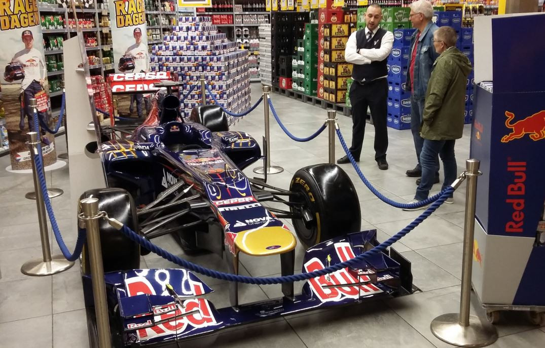 onwettig rit Verbinding verbroken De auto van Max Verstappen zien? Dat kan vanmiddag in Breda | Foto | bd.nl