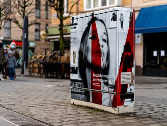 Nutskasten in Antwerpse Nationalestraat in ‘modieus’ jasje gestoken
