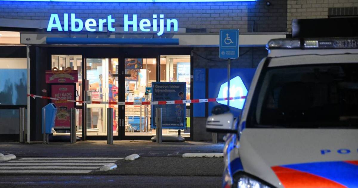 Gewapende overvallers doen greep in de kas van servicebalie AH Oostburg