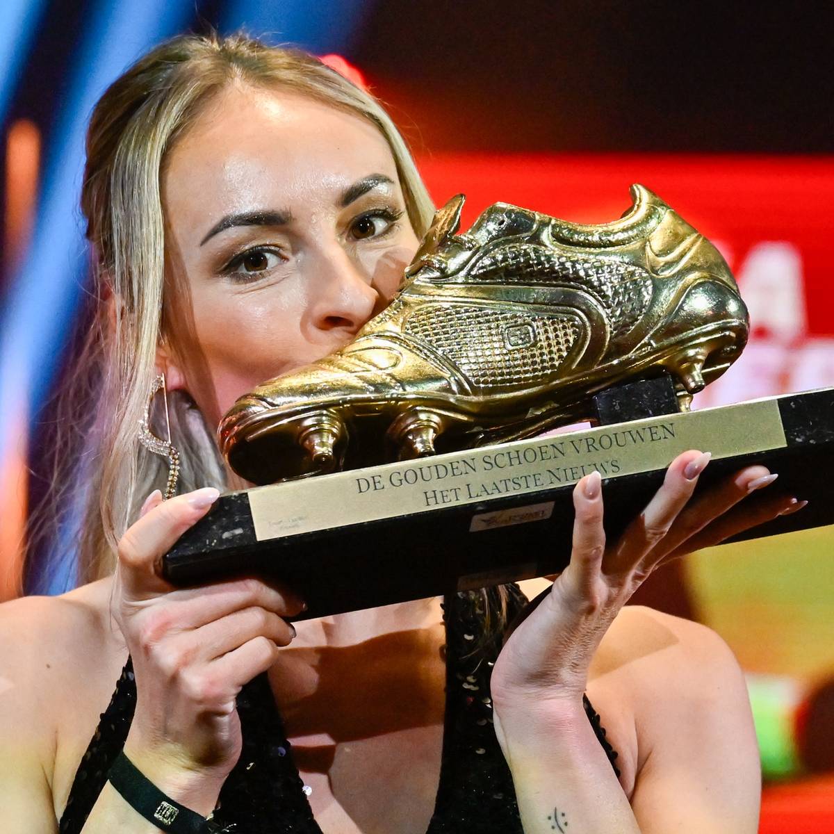 Tessa Wullaert evenaart Paul Van Himst vierde Gouden Schoen voor kapitein van de Red Flames De Gouden Schoen hln.be