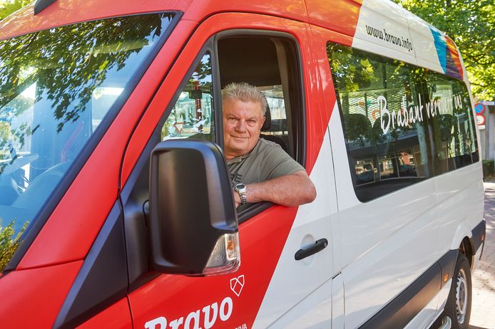 Joop van Lanen is een van de chaffeurs op de buurtbus die vanaf maandag gaat rijden tussen Venhorst en Veghel.