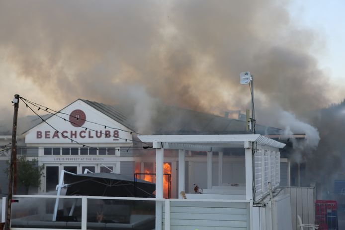 in het midden van niets Hij huid Strandtent volledig uitgebrand in Rockanje: 'We zijn er kapot van' |  Instagram | AD.nl
