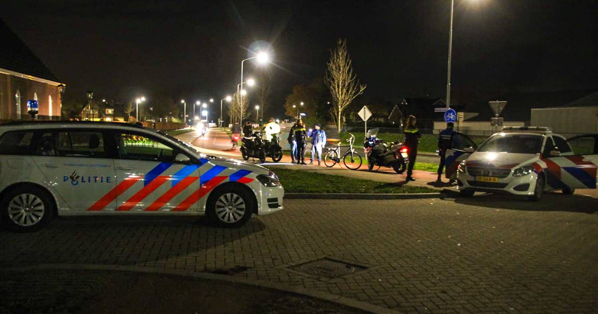Drama voorkomen: groepen jongeren wilden elkaar te lijf gaan met messen bij massale vechtpartij in Barneveld.