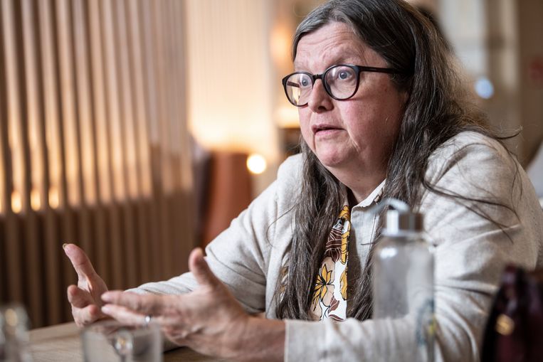 Lucie Evers: ‘Ik kon niet om met de enorme bedragen die ik in handen kreeg. Toen ik na zes jaar uit het vak stapte omdat ik een gezin wilde stichten, had ik niets meer.’ Beeld Marco Mertens