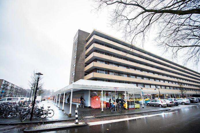 Op de derde verdieping van deze flat op het Kanaleneiland woonde Geert Wilders met zijn echtgenote zijn Utrechtse jaren.