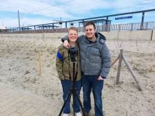 Metro naar strand trekt fans van heinde en verre: Thomas en Justin zijn uren onderweg vanuit Almelo