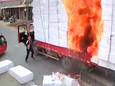 Une cargaison de polystyrène a pris feu à Linyi, en Chine.