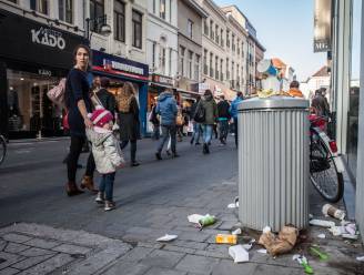 Verdwaalpalen tegen afval verschijnen opnieuw in straatbeeld