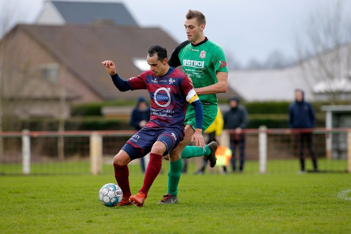Jonas Rogge (r.) scoorde al zestien keer voor KV Sint-Gillis.