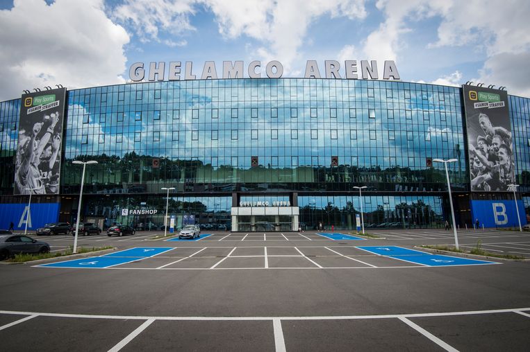 Voor de bouw van de Ghelamco Arena, het stadion van voetbalclub KAA Gent, zou het stadsbestuur de wet op de overheidsopdrachten niet gevolgd hebben. Beeld BELGA