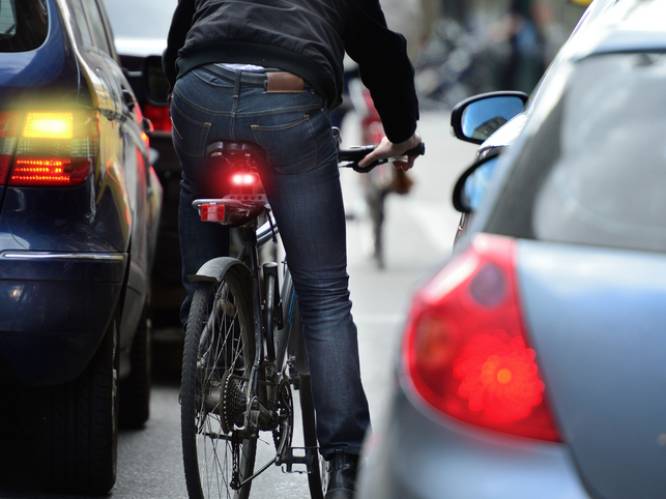Met deze simpele gewoonte als bestuurder kan je het leven van fietsers redden