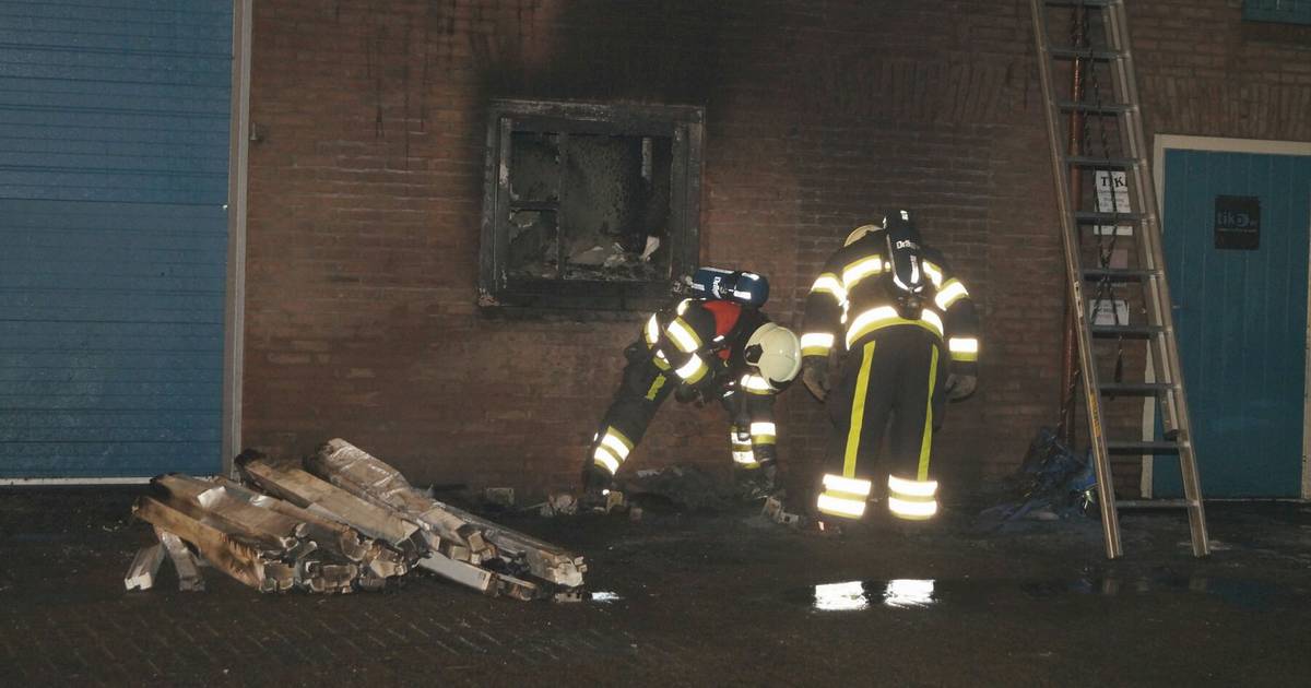Eigenaren Tiko Timmerwerken Herpt vol lof over brandweer Heusden