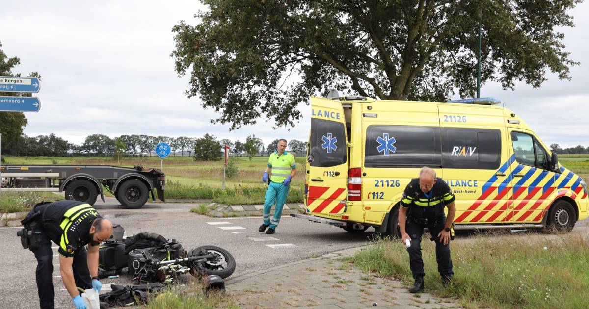 Motorrijdster gewond naar ziekenhuis na aanrijding in Odiliapeel.