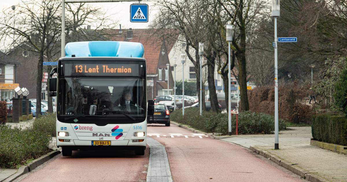 hengel te ontvangen Integreren Woede over schrappen buslijn door Wijchen-Noord: 'Je moet het ov beter  maken, niet slechter' | Wijchen | gelderlander.nl