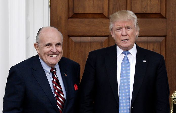 Rudy Giuliani naast Donald Trump.