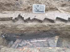 Archeologen vinden botresten en bakstenen pad naast kerk in Ameide
