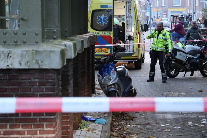 Scooterrijder Raakt Ernstig Gewond Bij Ongeluk In Spoortunnel In Deventer |  Deventer | Destentor.Nl