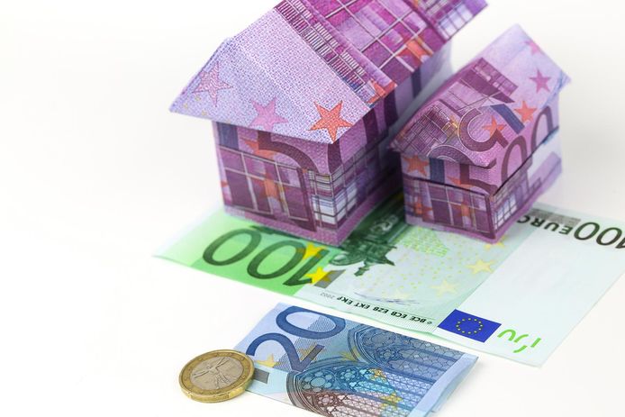 België is een van de weinige landen ter wereld waar vastgoed op de heel lange termijn, sinds 1900, beter scoort dan aandelen. Wie begin vorige eeuw 1 euro investeerde in een Belgisch huis, zag de waarde daarvan 309 keer toenemen.