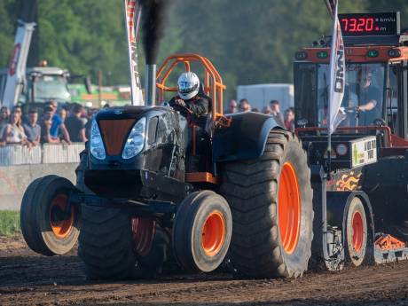Veel rook, geluid, pk’s en toeschouwers: tractorpulling leeft in Heusden