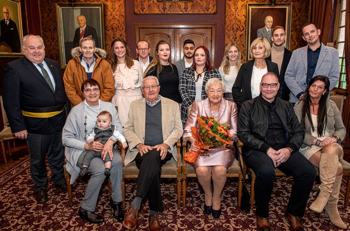 Gustaaf Vanhecke en Janny Boudry werden op het stadhuis ontvangen voor hun 60-jarig jubileum.