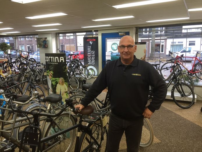 Heel boos Net zo helper Tilburgse fietsenhandel zet internetreus de voet dwars | Tilburg | bd.nl