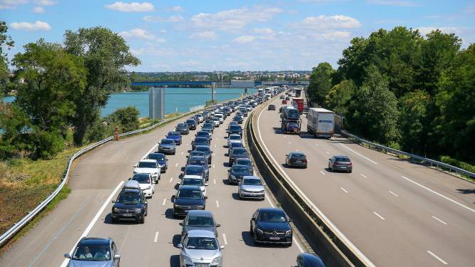 Al meer dan 5 uur aanschuiven op snelweg Parijs-Spaanse grens