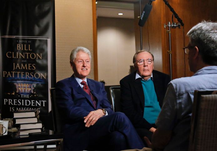 Oud-president Bill Clinton (links) en schrijver James Patterson.