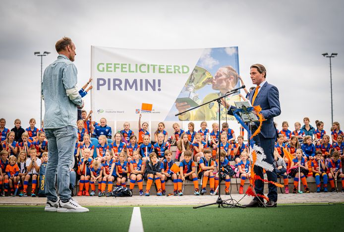 Pirmin Blaak, woonachtig in de Hoeksch Waard en keeper van het nationale team én Oranje Rood, keert zaterdag met zijn club terug op het terrein van hockeyclub Hoeksche Waard. Daar werd hij in juni na de Europese titel gehuldigd