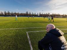 Voetbaltrainer in eigen dorp: Charme of sociaal risico?