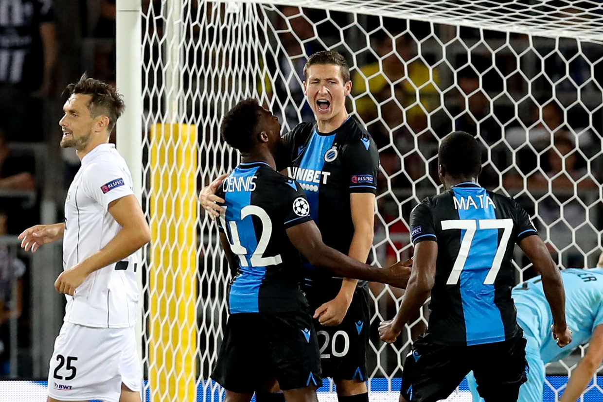 Hans Vanaken viert zijn strafschopgoal met de ploegmaats in Linz. Beeld BELGA
